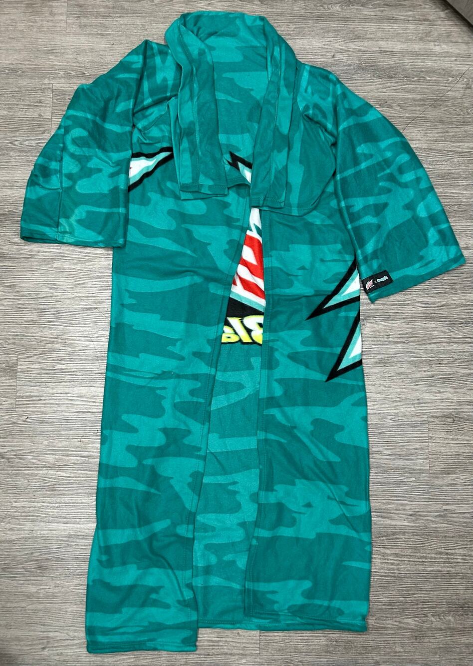 Mountain Dew Baja Blast Snuggie Blanket Robe Teal Camo Limited Edition Rare OS